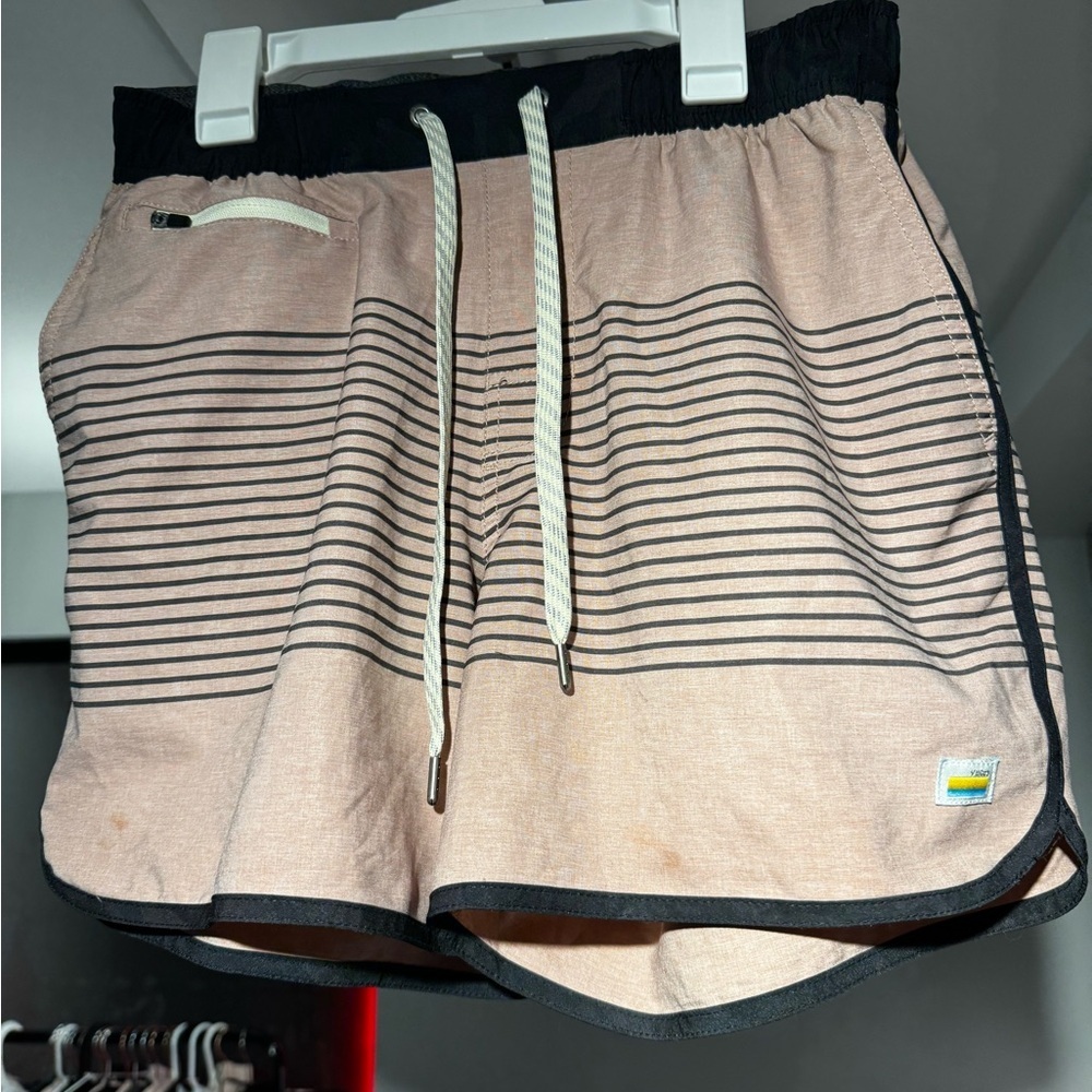 Vuori Banks Shorts 5" Inseam Men’s Size S Pink Black Colorblock - Picture 3 of 5
